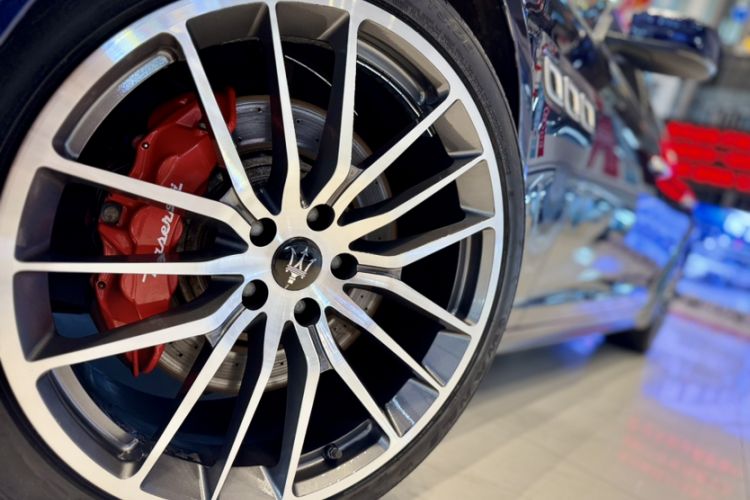 Used Maserati President 2013 3.0T Standard Model Interior 12