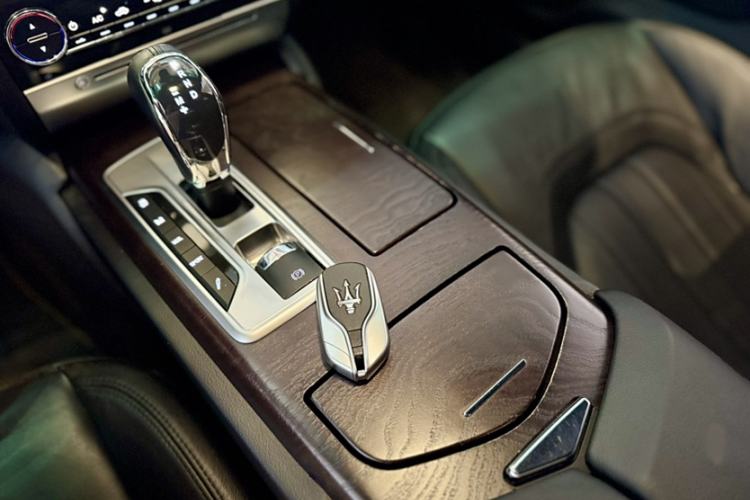 Used Maserati President 2013 3.0T Standard Model Interior 3