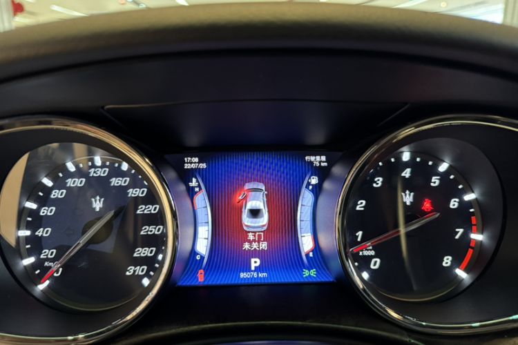 Used Maserati President 2013 3.0T Standard Model Odometer Close Up