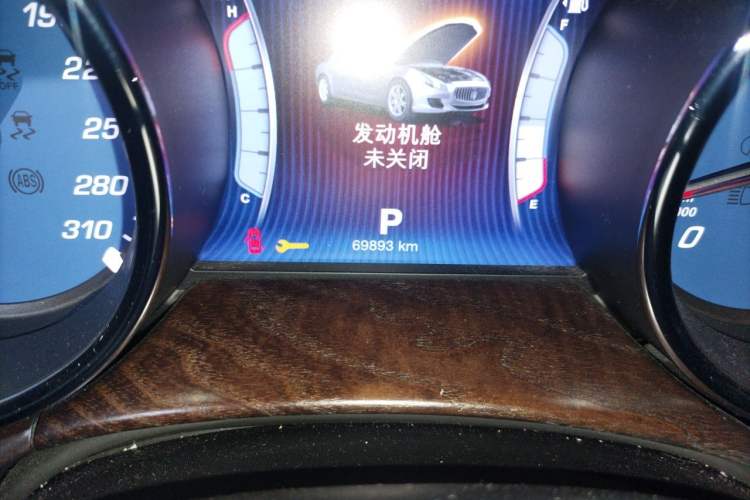 Used Maserati President 2013 3.0T Standard Model Odometer Close Up