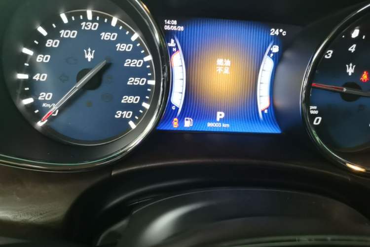 Used Maserati President 2013 3.0T Standard Model Odometer Close Up