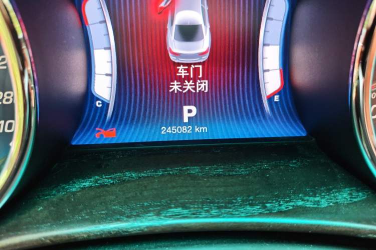 Used Maserati President 2013 3.0T Standard Model Odometer Close Up