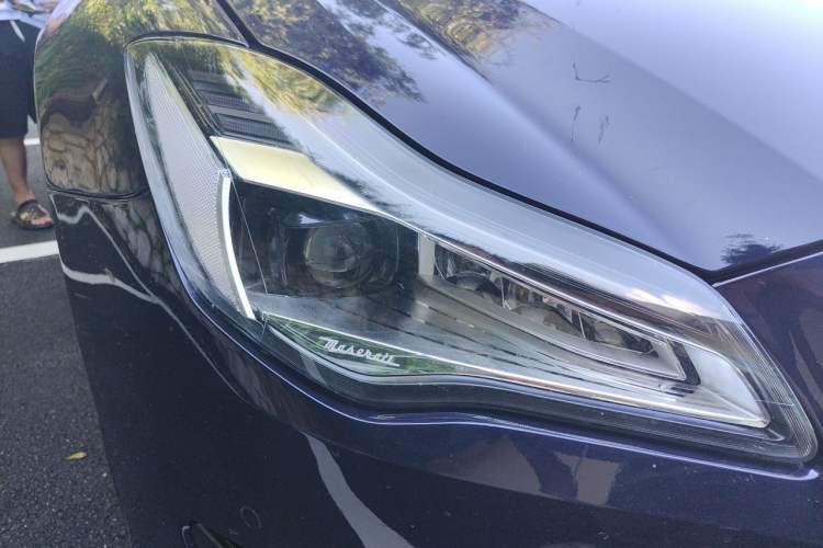 Used Maserati President 2013 3.0T Standard Model Right Front Headlight
