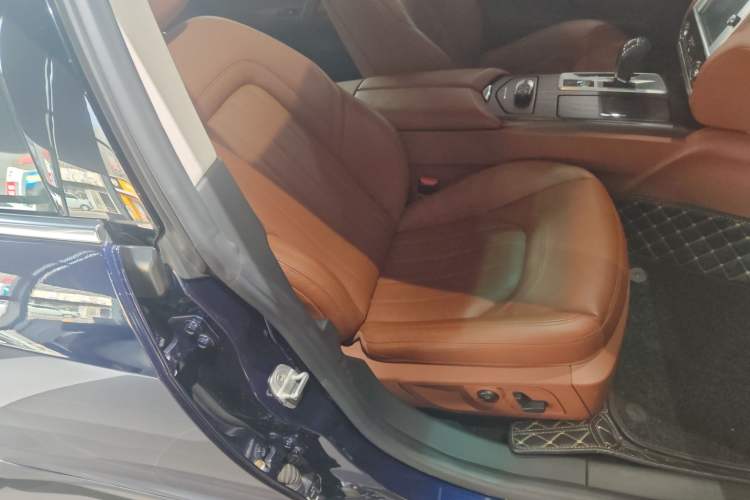 Used Maserati President 2013 3.0T Standard Model Right Front Seat