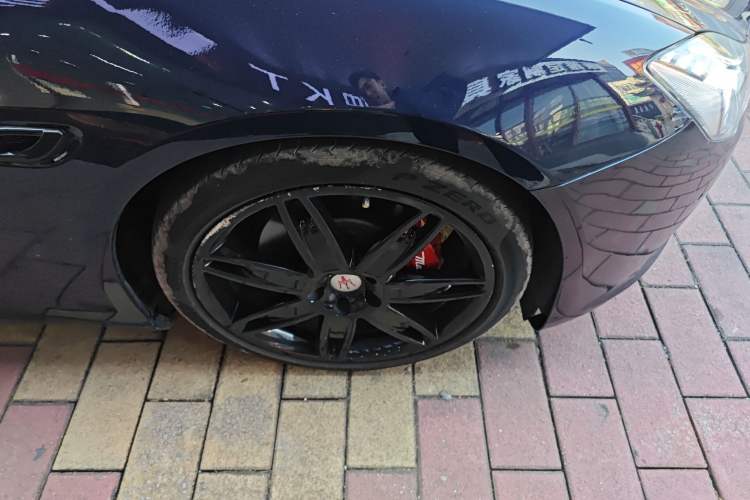 Used Maserati President 2013 3.0T Standard Model Right Front Wheel Hub