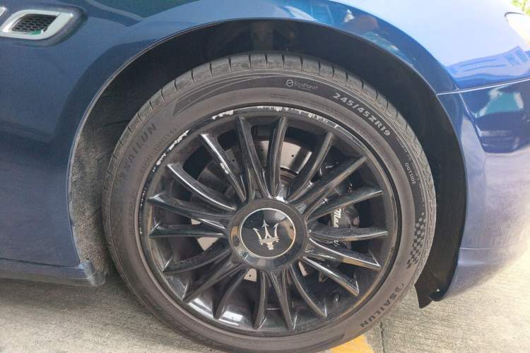 Used Maserati President 2013 3.0T Standard Model Right Front Wheel Hub