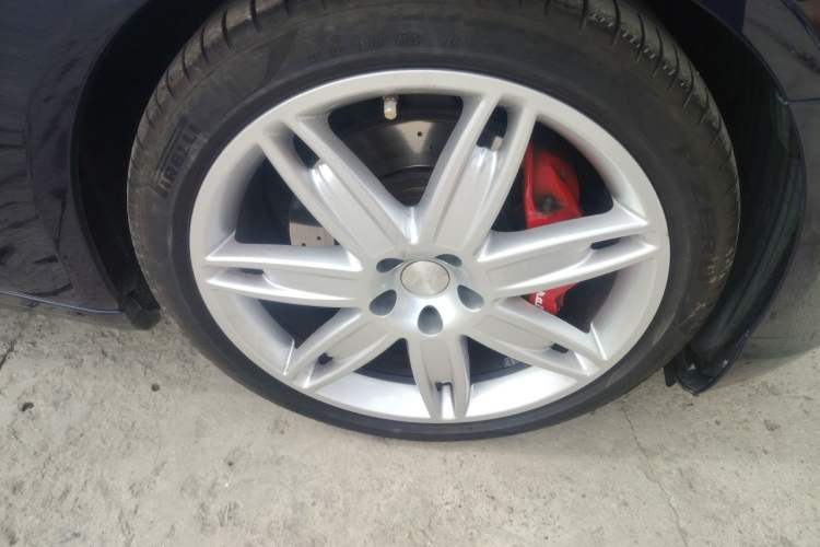 Used Maserati President 2013 3.0T Standard Model Right Front Wheel Hub