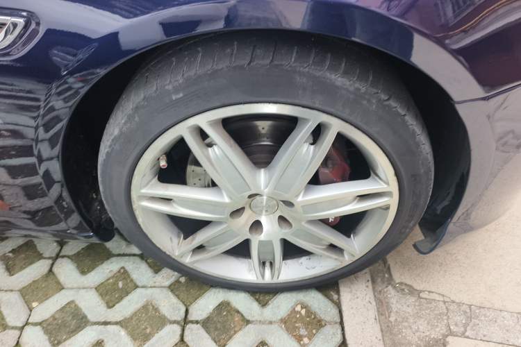 Used Maserati President 2013 3.0T Standard Model Right Front Wheel Hub