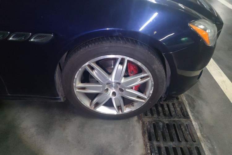 Used Maserati President 2013 3.0T Standard Model Right Front Wheel Hub
