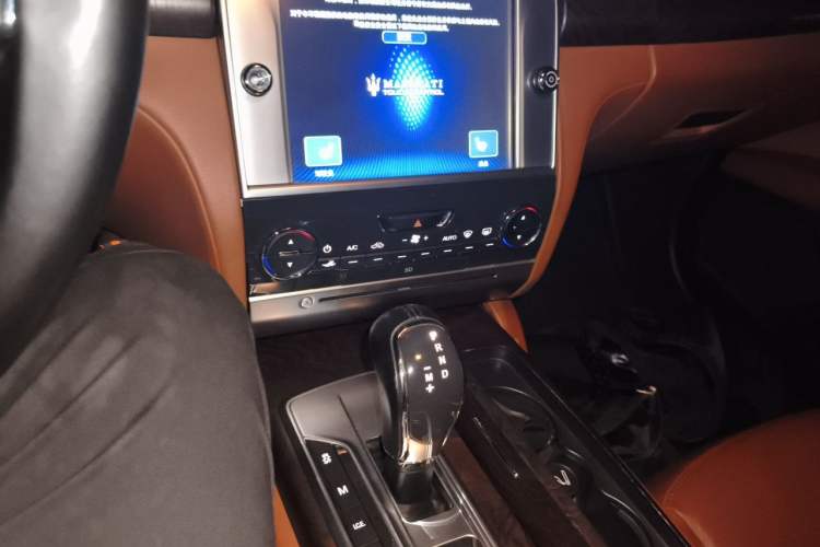 Used Maserati President 2013 3.0T Standard Model Audio And AC Panel
