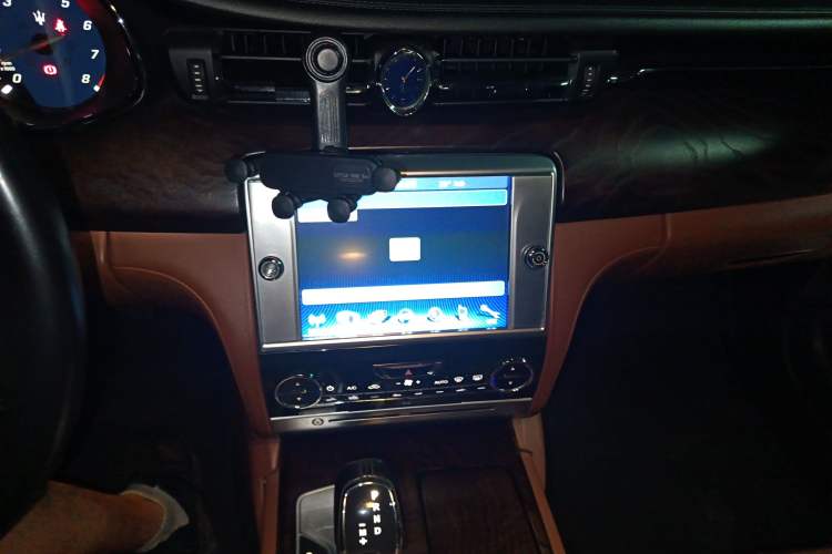 Used Maserati President 2013 3.0T Standard Model Audio And AC Panel