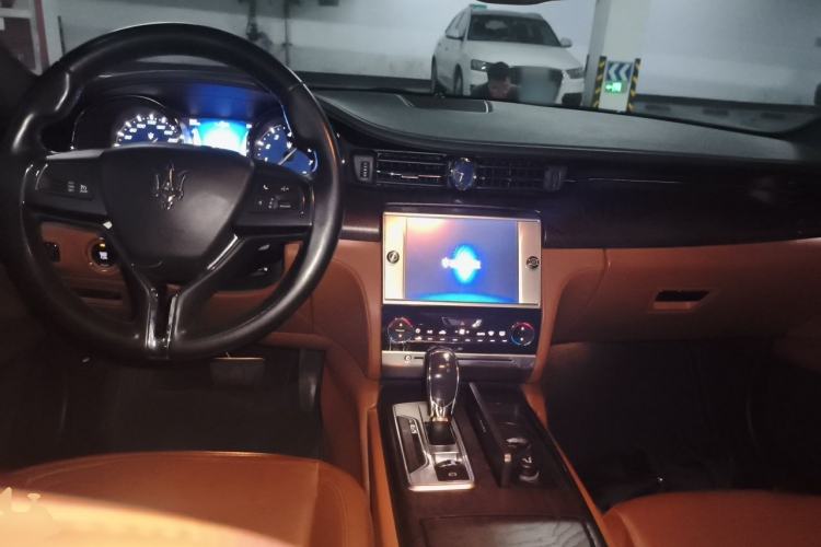 Used Maserati President 2013 3.0T Standard Model Center Console