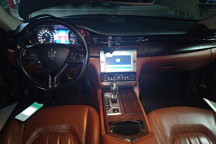Used Maserati President 2013 3.0T Standard Model Center Console