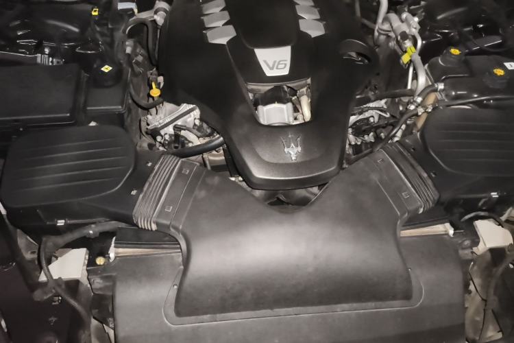 Used Maserati President 2013 3.0T Standard Model Engine Bay