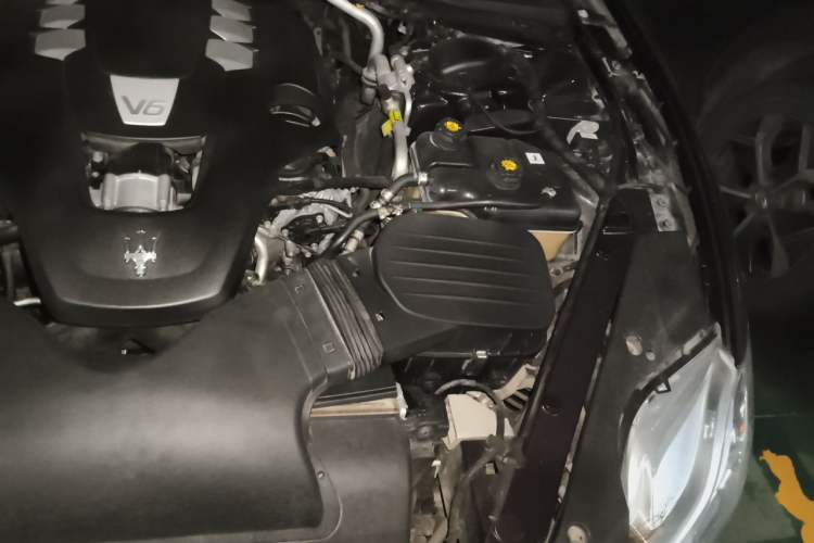 Used Maserati President 2013 3.0T Standard Model Engine Bay Left