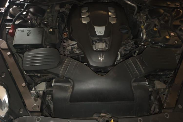 Used Maserati President 2013 3.0T Standard Model Engine Bay