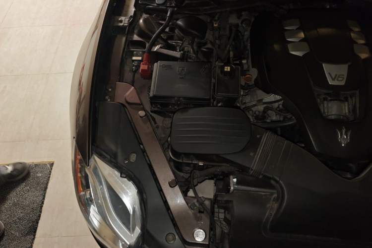 Used Maserati President 2013 3.0T Standard Model Engine Bay Right
