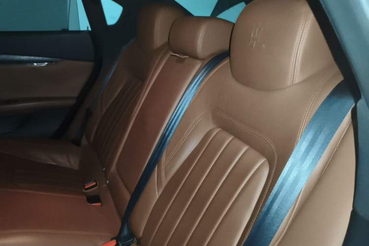 Used Maserati President 2013 3.0T Standard Model Left Rear Seat