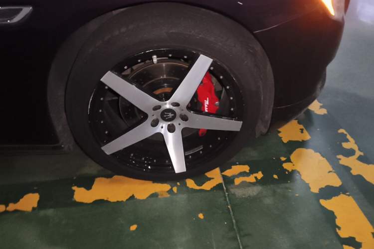 Used Maserati President 2013 3.0T Standard Model Right Front Wheel Hub
