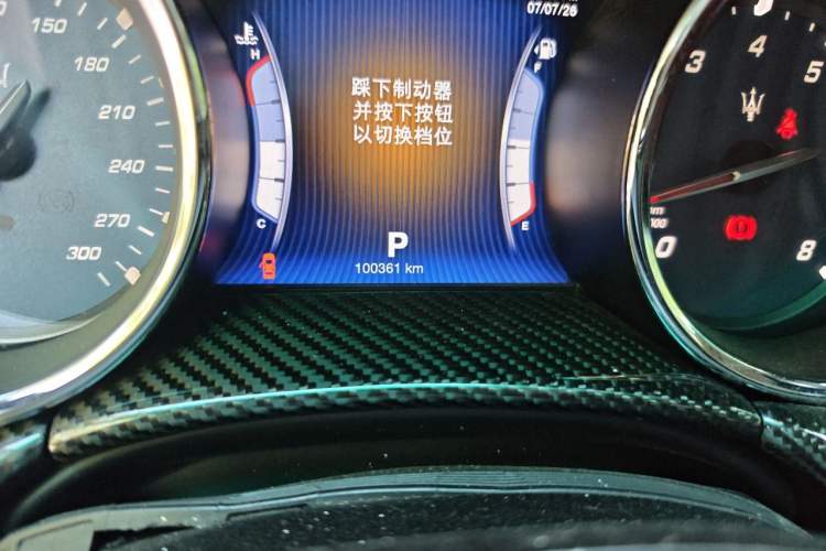 Used Maserati President 2013 3.0T Standard Model Odometer Close Up