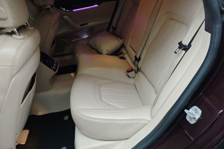 Used Maserati President 2013 3.0T Standard Model Left Rear Seat