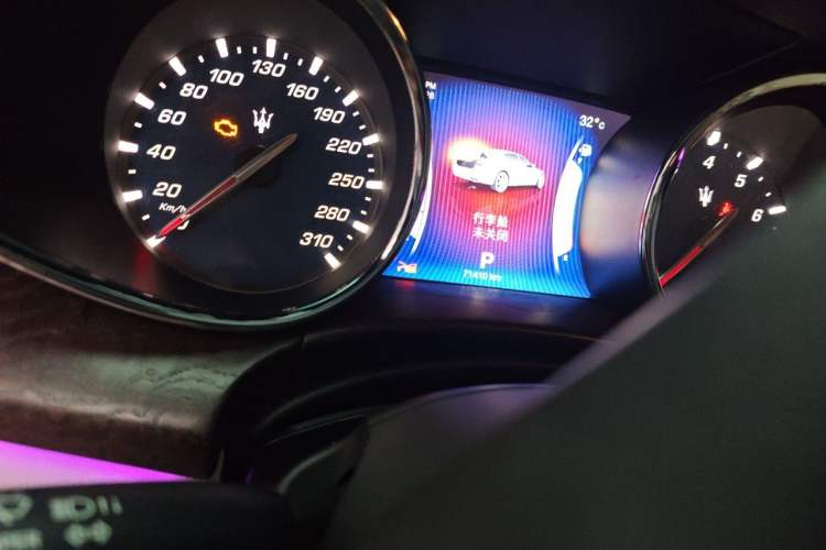 Used Maserati President 2013 3.0T Standard Model Odometer Close Up