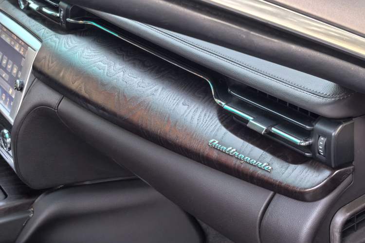 Used Maserati President 2013 3.0T Standard Model Interior 4