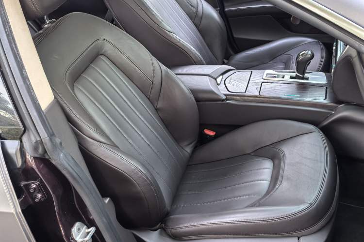 Used Maserati President 2013 3.0T Standard Model Interior 5