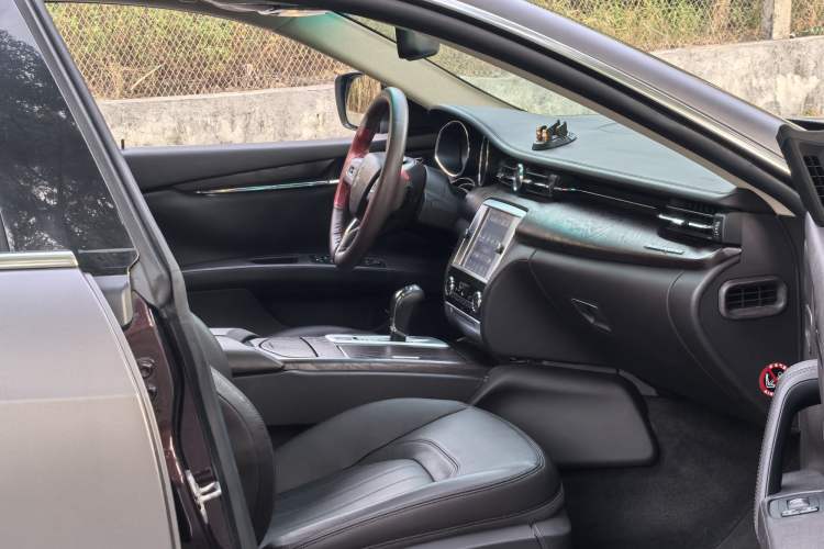 Used Maserati President 2013 3.0T Standard Model Interior 6