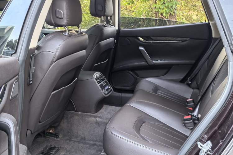 Used Maserati President 2013 3.0T Standard Model Interior 9