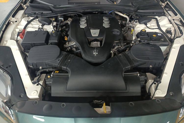Used Maserati President 2013 3.0T Standard Model Engine Bay