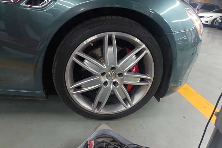 Used Maserati President 2013 3.0T Standard Model Right Front Wheel Hub