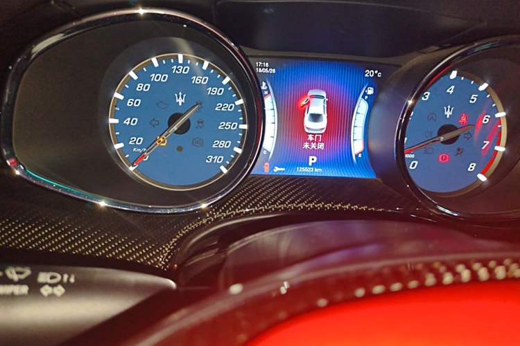 Used Maserati President 2013 3.0T Standard Model Odometer Close Up