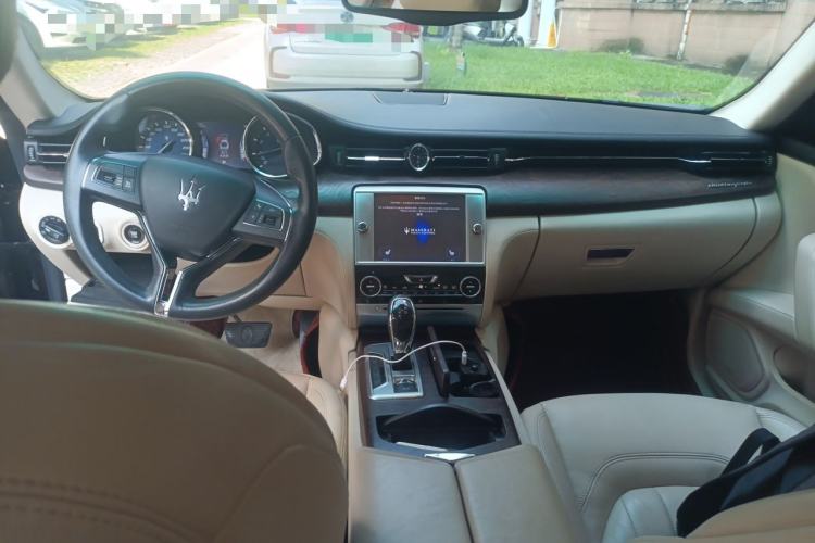 Used Maserati President 2013 3.0T Standard Model Center Console