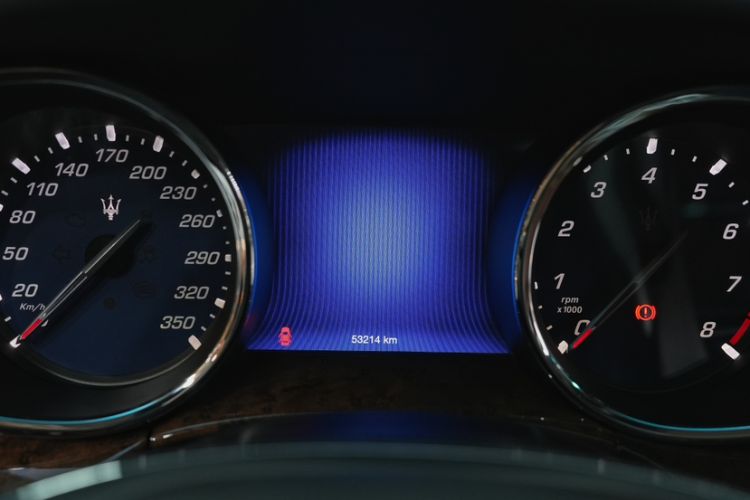 Used Maserati President 2013 3.8T Standard Model Odometer Close Up