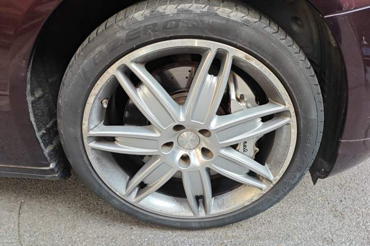 Used Maserati President 2013 3.8T Standard Model Right Front Wheel Hub