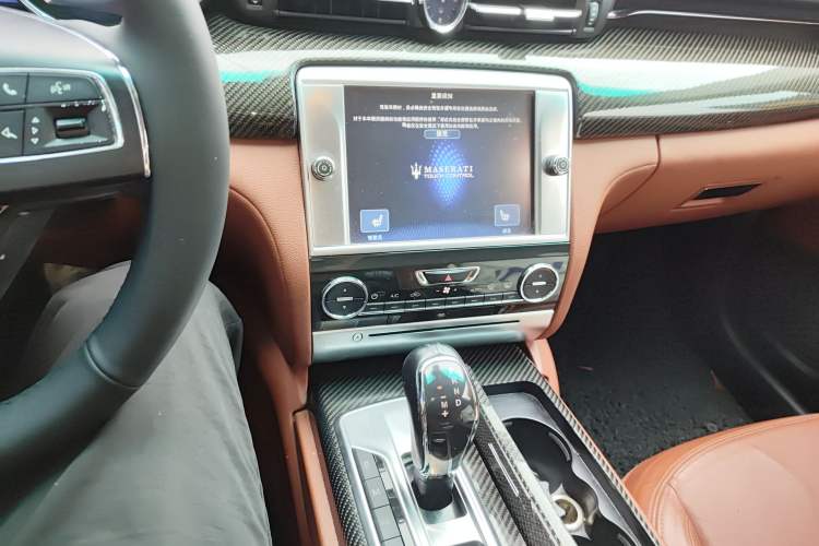 Used Maserati President 2013 3.0T Standard Model Audio And AC Panel