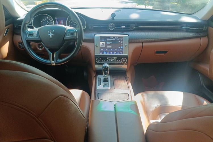 Used Maserati President 2013 3.0T Standard Model Center Console