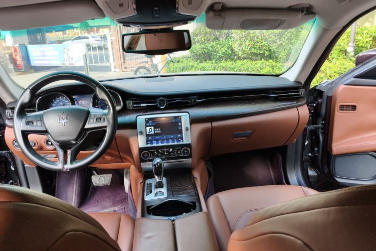 Used Maserati President 2013 3.0T Standard Model Center Console
