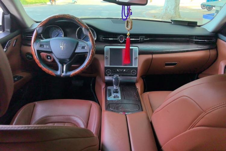 Used Maserati President 2013 3.0T Standard Model Center Console