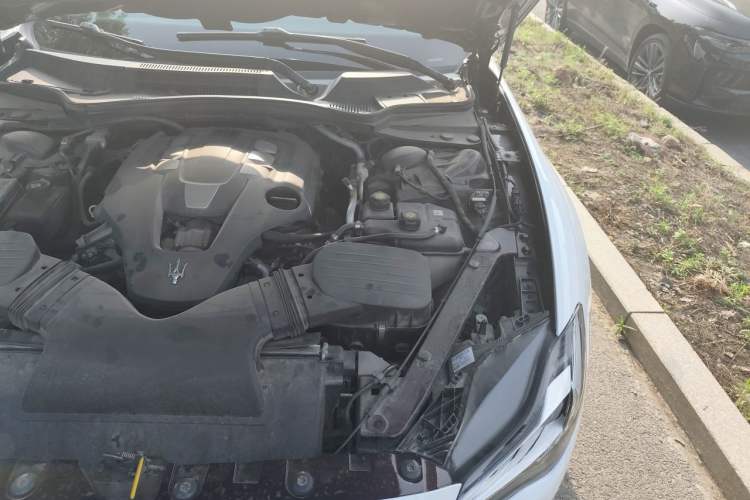 Used Maserati President 2013 3.0T Standard Model Engine Bay Left