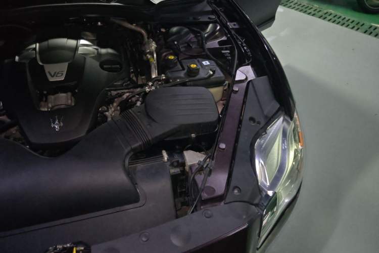 Used Maserati President 2013 3.0T Standard Model Engine Bay Left