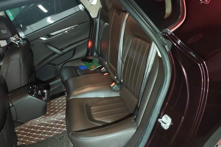 Used Maserati President 2013 3.0T Standard Model Left Rear Seat