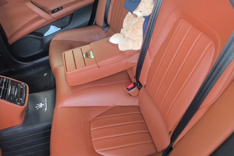 Used Maserati President 2013 3.0T Standard Model Left Rear Seat
