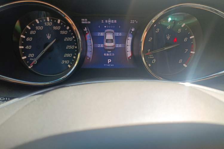 Used Maserati President 2013 3.0T Standard Model Odometer Close Up