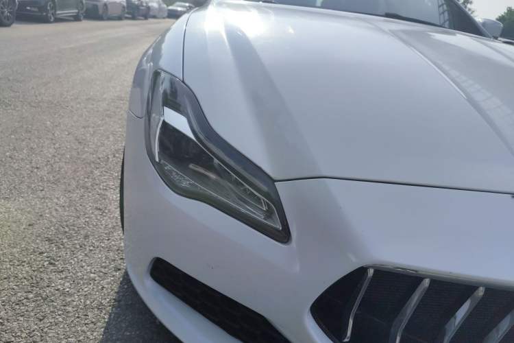Used Maserati President 2013 3.0T Standard Model Right Front Headlight