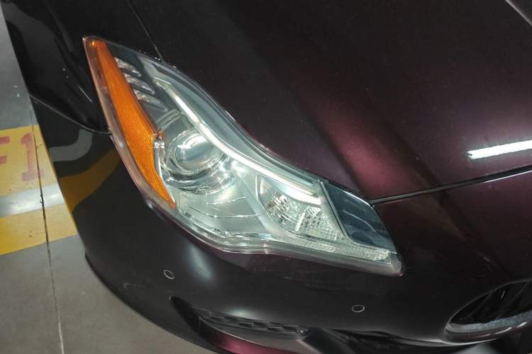 Used Maserati President 2013 3.0T Standard Model Right Front Headlight