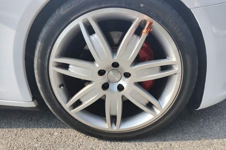 Used Maserati President 2013 3.0T Standard Model Right Front Wheel Hub
