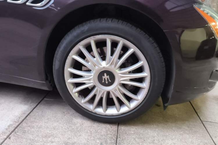 Used Maserati President 2013 3.0T Standard Model Right Front Wheel Hub