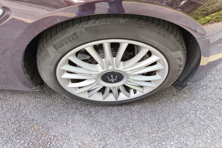 Used Maserati President 2013 3.0T Standard Model Right Front Wheel Hub
